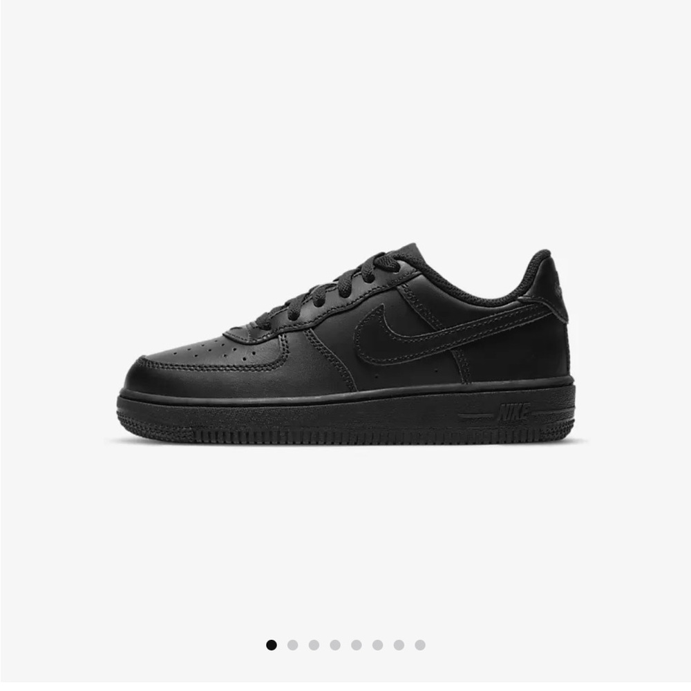 ❌SOLD‼️Nike Black Sneakers with Minimalist Design and Breathable Upper